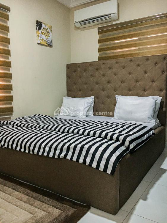 Large Living Space with Fitted Rooms and Functional Kitchen, Lekki, Lagos, Flat / Apartment Short Let