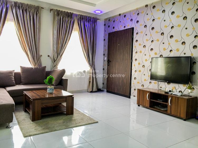 Large Living Space with Fitted Rooms and Functional Kitchen, Lekki, Lagos, Flat / Apartment Short Let
