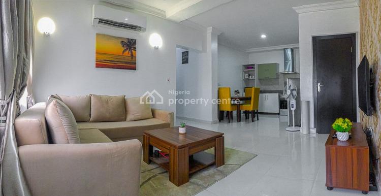 Large Living Space with Fitted Rooms and Functional Kitchen, Lekki, Lagos, Flat / Apartment Short Let