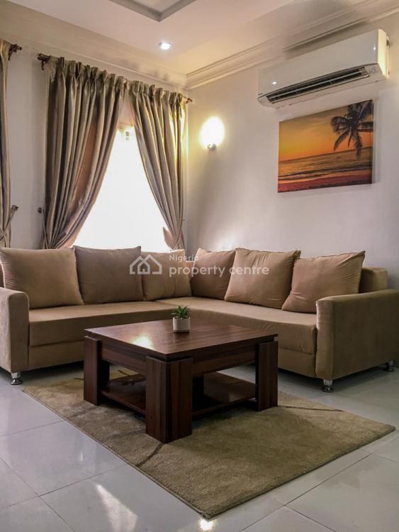 Large Living Space with Fitted Rooms and Functional Kitchen, Lekki, Lagos, Flat / Apartment Short Let