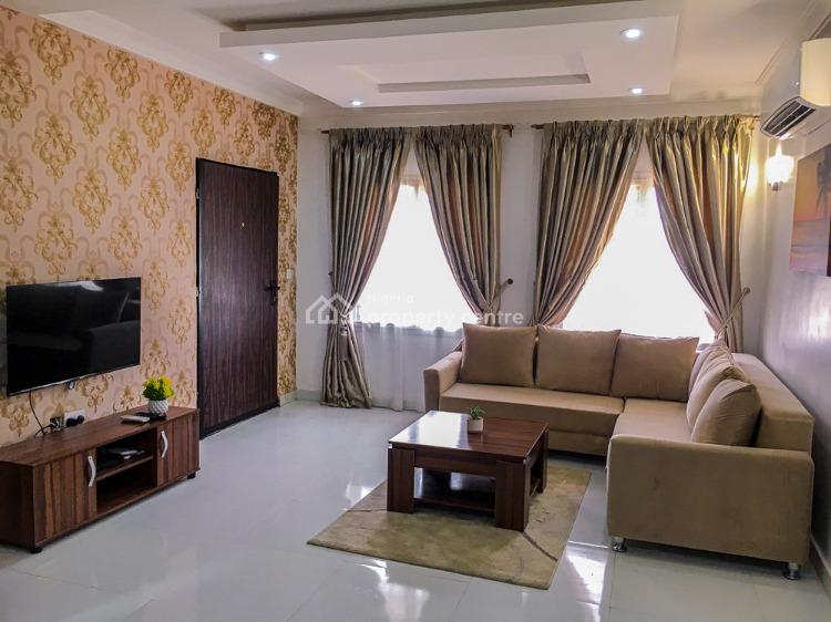 Large Living Space with Fitted Rooms and Functional Kitchen, Lekki, Lagos, Flat / Apartment Short Let