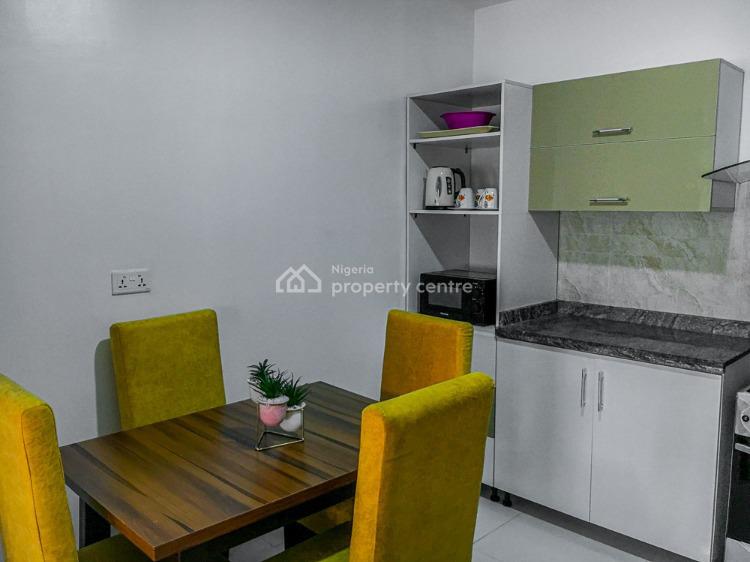 Large Living Space with Fitted Rooms and Functional Kitchen, Lekki, Lagos, Flat / Apartment Short Let