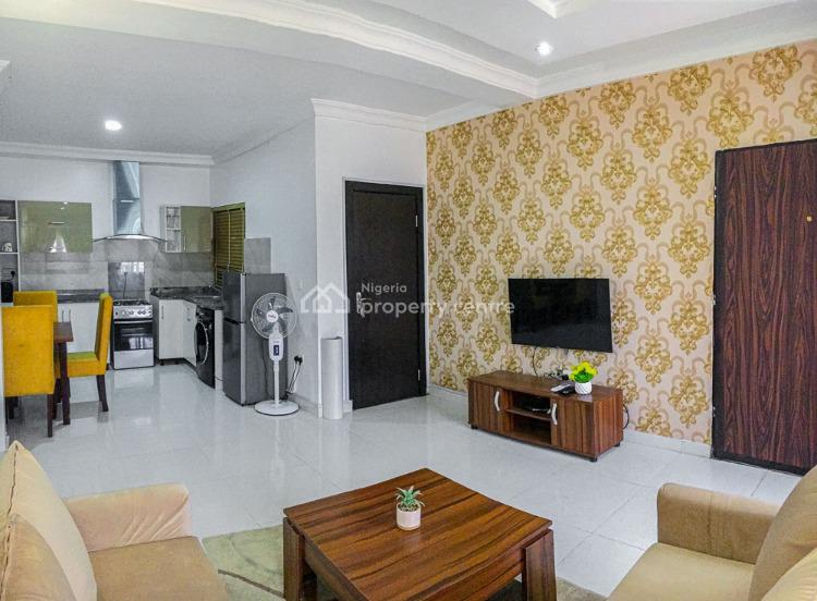 Large Living Space with Fitted Rooms and Functional Kitchen, Lekki, Lagos, Flat / Apartment Short Let