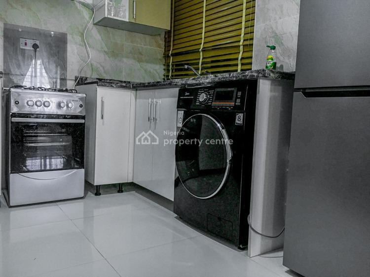 Large Living Space with Fitted Rooms and Functional Kitchen, Lekki, Lagos, Flat / Apartment Short Let