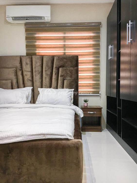 Large Living Space with Fitted Rooms and Functional Kitchen, Lekki, Lagos, Flat / Apartment Short Let