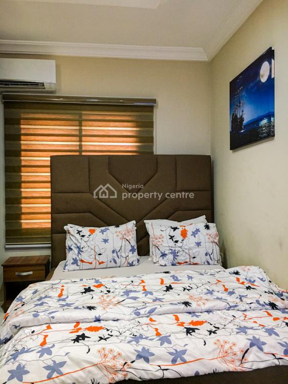 Large Living Space with Fitted Rooms and Functional Kitchen, Lekki, Lagos, Flat / Apartment Short Let