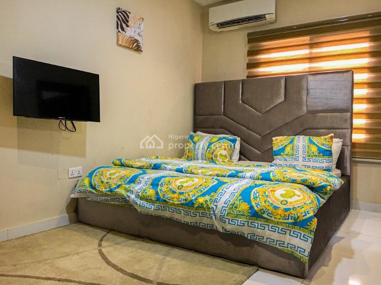 Large Living Space with Fitted Rooms and Functional Kitchen, Lekki, Lagos, Flat / Apartment Short Let