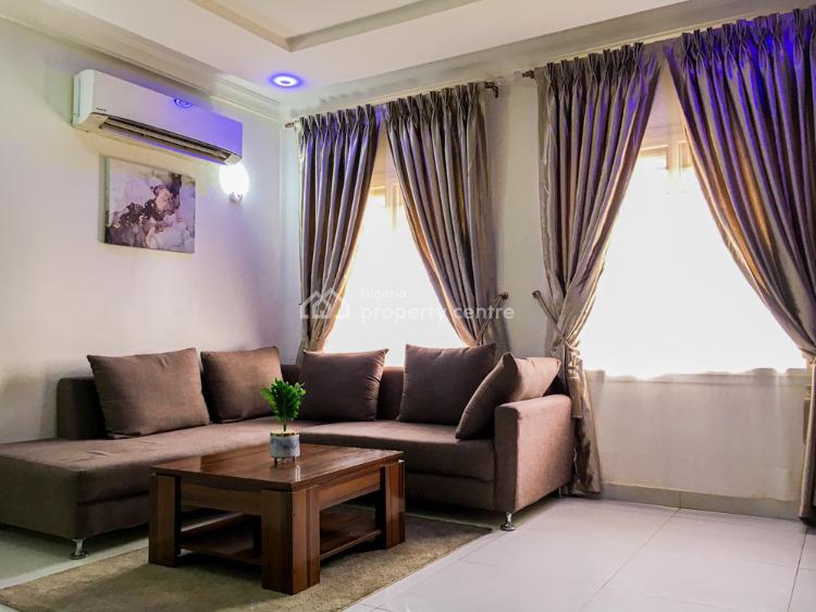 Large Living Space with Fitted Rooms and Functional Kitchen, Lekki, Lagos, Flat / Apartment Short Let