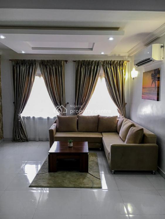 Large Living Space with Fitted Rooms and Functional Kitchen, Lekki, Lagos, Flat / Apartment Short Let