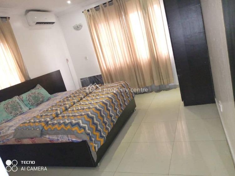 Spacious 3 Bedroom, Osapa, Lekki, Lagos, Flat / Apartment Short Let