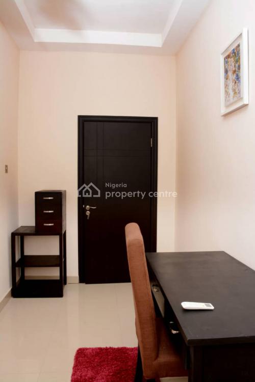 Spacious 3 Bedroom with Quality Interior, Lekki, Lagos, Flat / Apartment Short Let