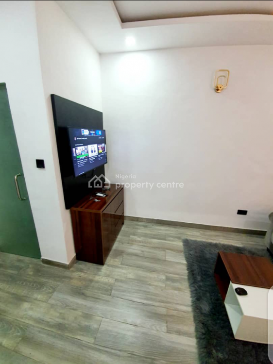 Serviced Self Contained with Clean Water, House Security &24 Hours Light, Lekki Phase 1, Lekki, Lagos, Self Contain (single Rooms) Short Let