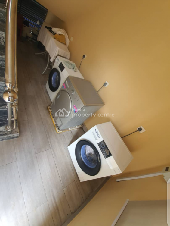 Serviced Self Contained with Clean Water, House Security &24 Hours Light, Lekki Phase 1, Lekki, Lagos, Self Contain (single Rooms) Short Let