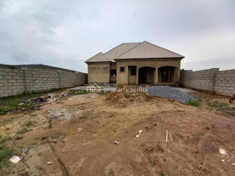 For Sale 3 Bedroom Bungalow On A 500sqm In A Gated Compound, Navy