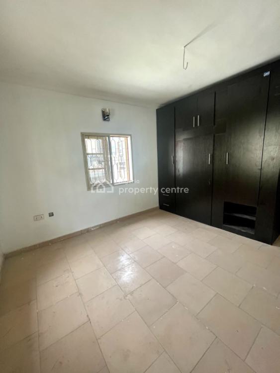 For Sale 3 Bedrooms Apartment, Ogba, Ikeja, Lagos 3 Beds, 3 Baths