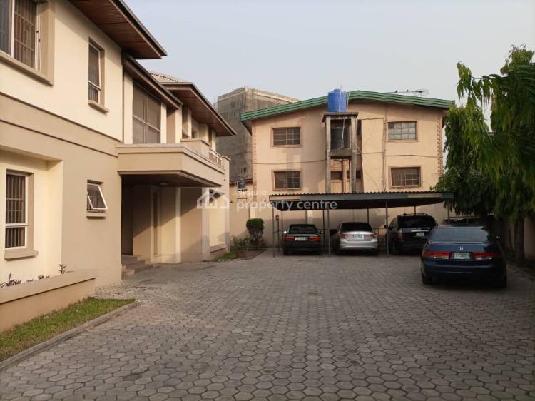 For Rent A Very Decent 5 Bedroom Detached House, Estate, Maryland, Lagos 5 Beds, 6 Baths (Ref