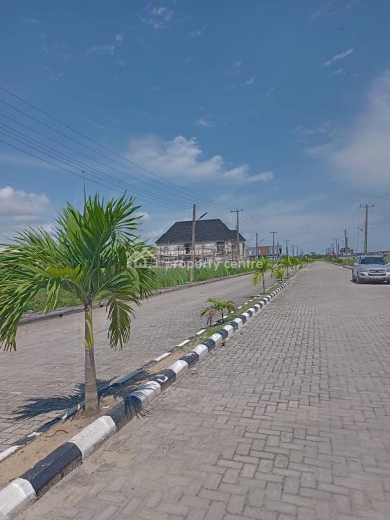For Sale A Plot Measuring 682sqm, Chaplin Court Estate, Lekki Phase 2