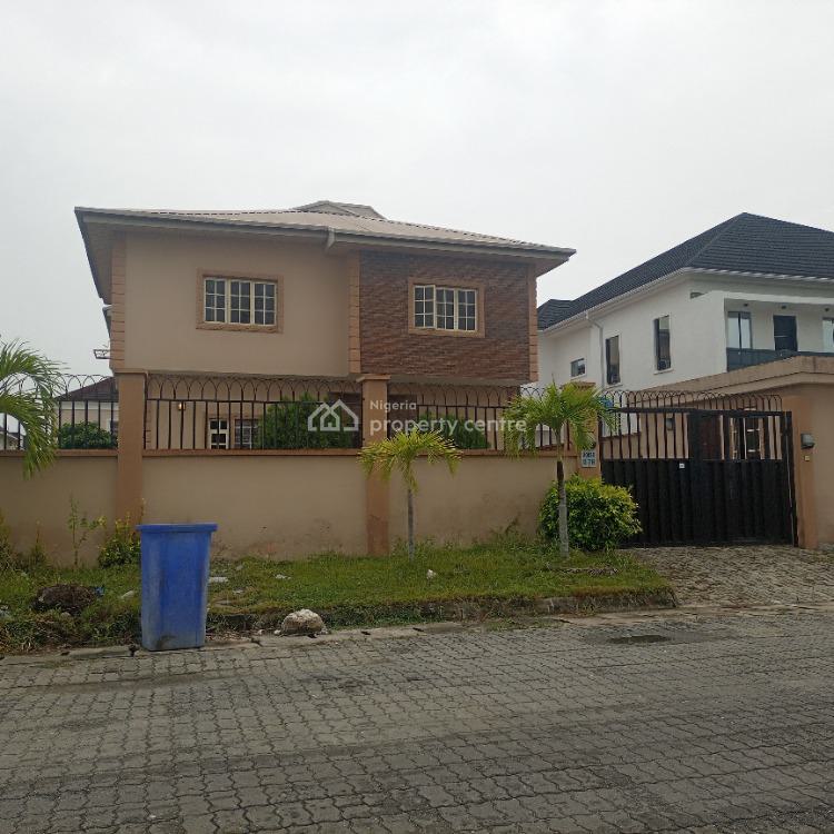 For Sale A Detached Old House On Land Measuring 675sqm, Directly On