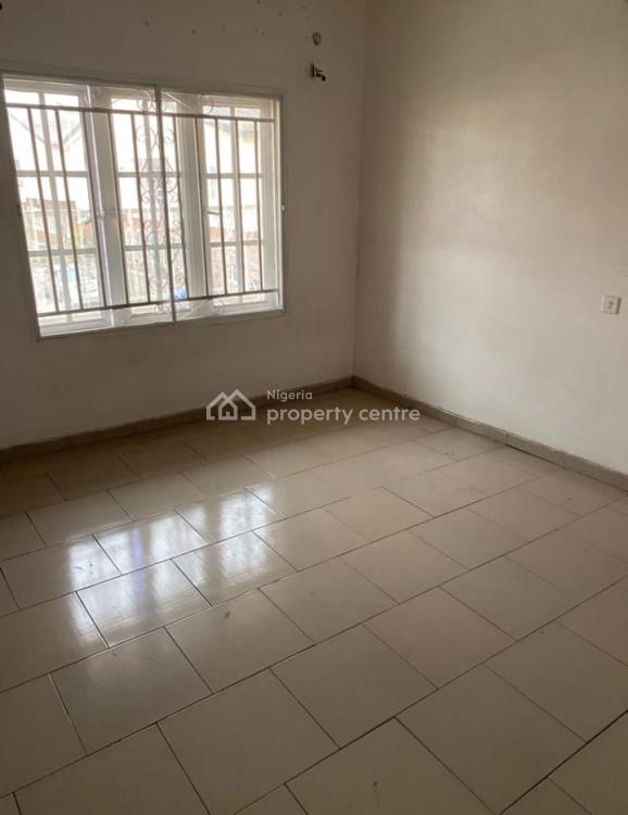 For Rent 2 Bedroom Flat, Osapa London Estate, Osapa, Lekki, Lagos 2 Beds, 3 Baths (Ref 1247091)