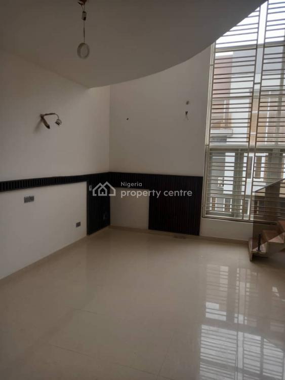 For Sale 4 Bedrooms Terraced Duplex, Alpha Mutual Courts, Surulere