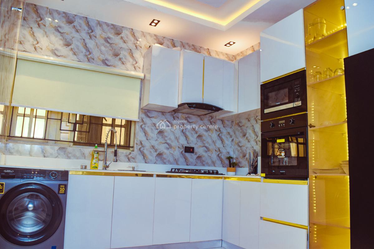 Luxury 3 Bedroom Flat, Akintunde Adeyemi Drive, Lekki Phase 1, Lekki, Lagos, Flat / Apartment Short Let