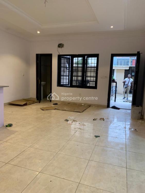 For Rent 5 Units Mini Flats (pent House ), Lekki Phase 1, Lekki, Lagos