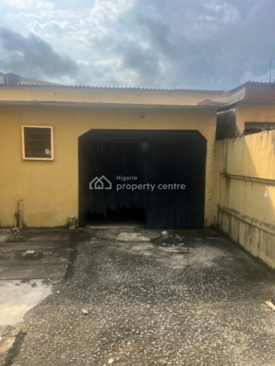 For Rent Newly Renovated Miniflat, Dolphin Estate, Ikoyi, Lagos 1 Beds, 1 Baths (Ref 1423361)