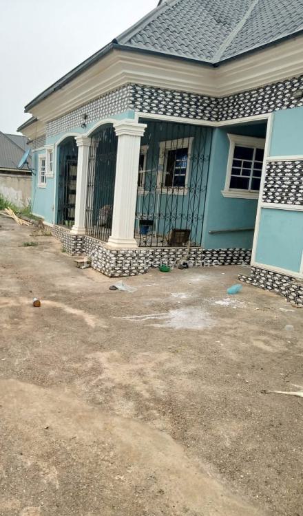 Decent Bungalow with a Spacious Compound, Upper Guobadia, Off  Country Home Road Gra, Benin, Oredo, Edo, Detached Bungalow for Sale