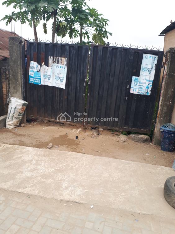 For Sale Half Plot Of Land In A Good Area, Odunsi Str, Bariga, Shomolu, Lagos (Ref 1427121)