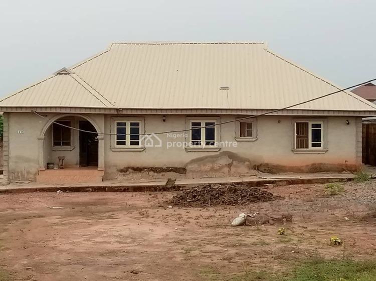 For Sale Clean 3 Bedrooms Flat, Alagbaka Extension ( Grace Land Estate), Akure, Ondo 3 Beds