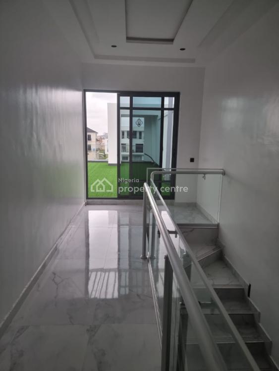 For Sale Luxury 5 Bedrooms House Plus Pent House, Swimming Pool