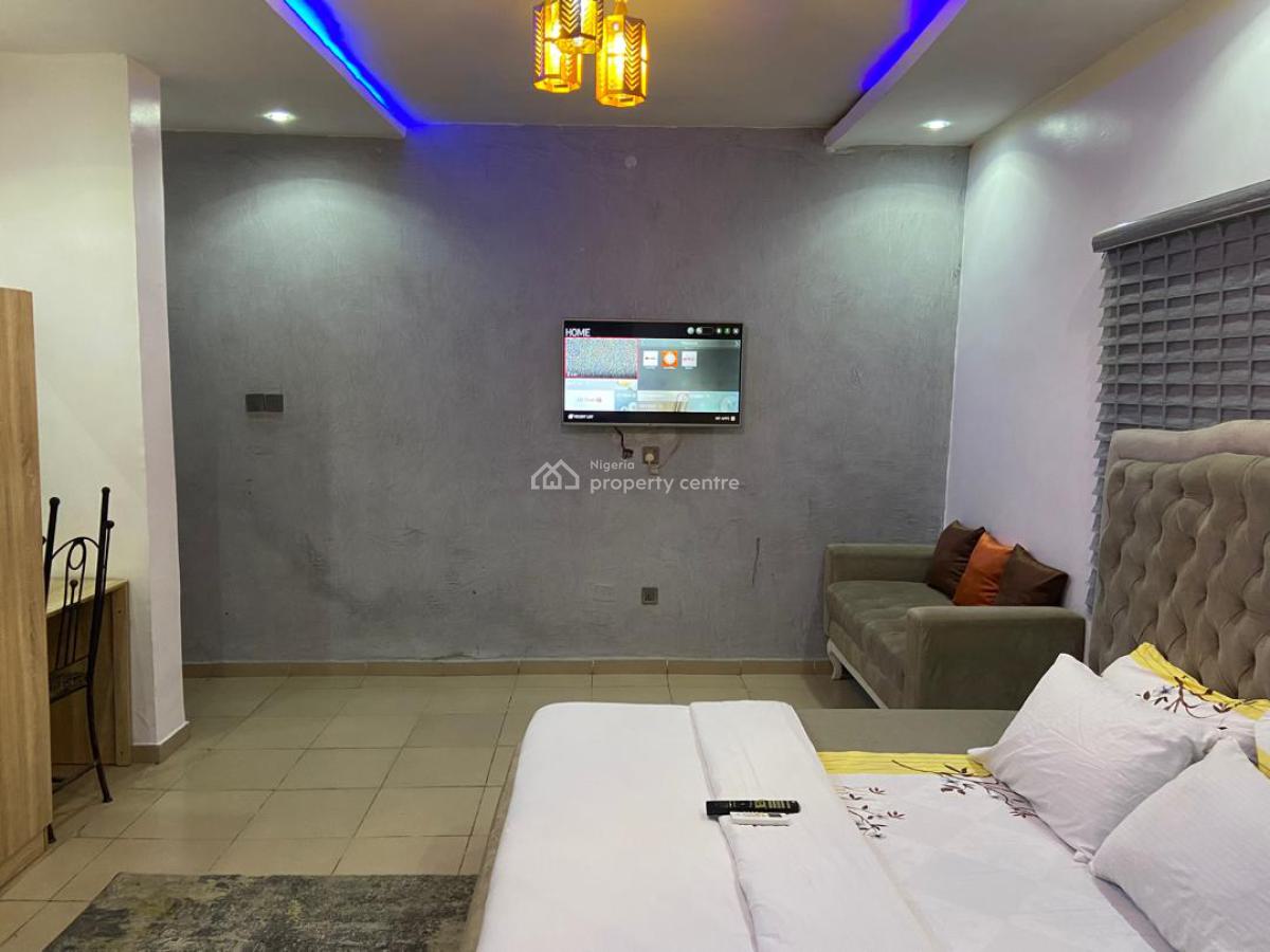 Beautiful 3 Bedrooms Apartment, Gra Phase 2, Magodo, Lagos, Flat / Apartment Short Let