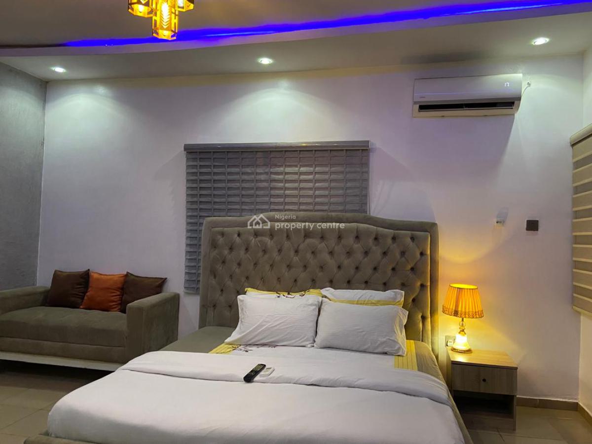 Beautiful 3 Bedrooms Apartment, Gra Phase 2, Magodo, Lagos, Flat / Apartment Short Let