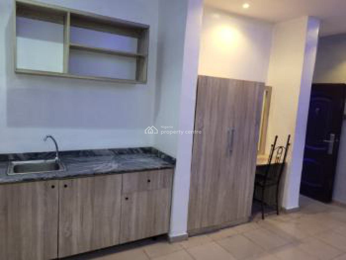 Beautiful 3 Bedrooms Apartment, Gra Phase 2, Magodo, Lagos, Flat / Apartment Short Let