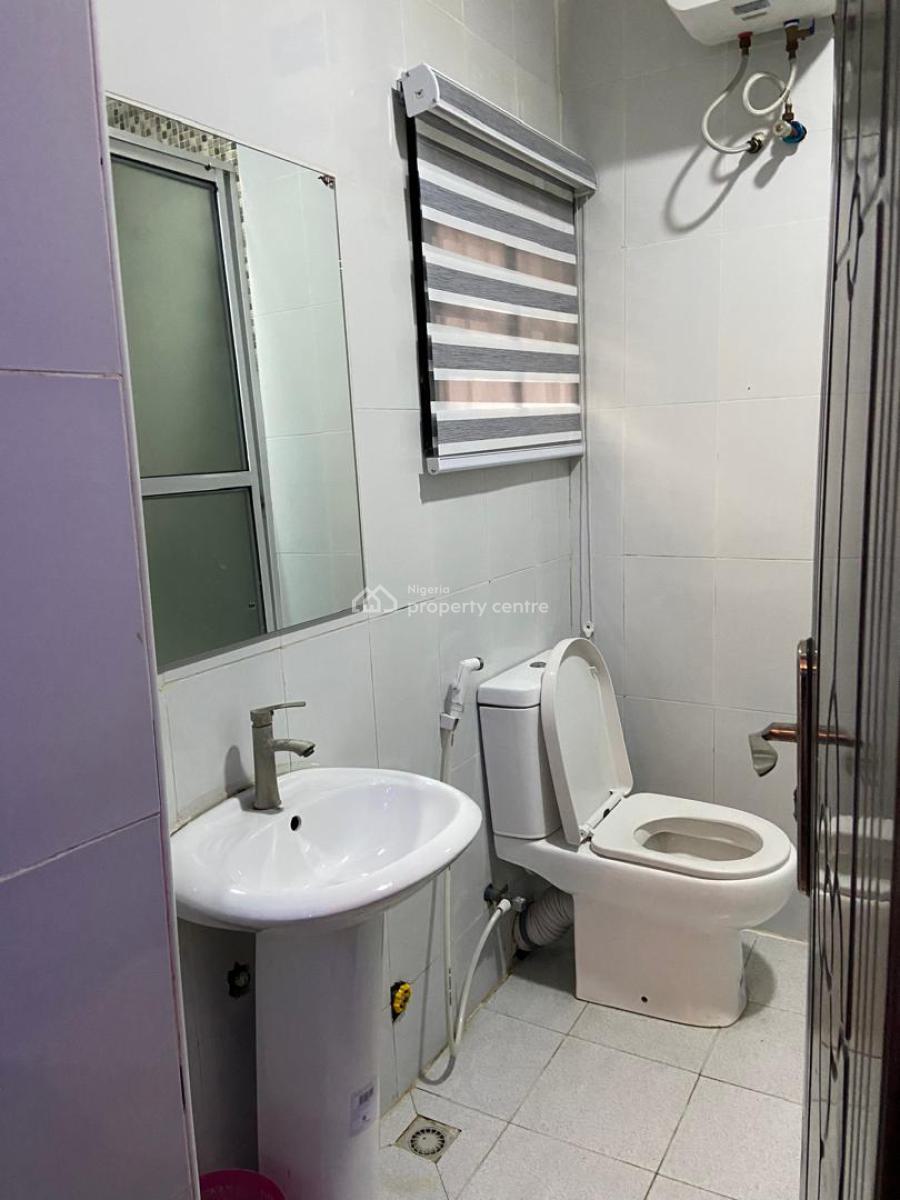 Beautiful 3 Bedrooms Apartment, Gra Phase 2, Magodo, Lagos, Flat / Apartment Short Let