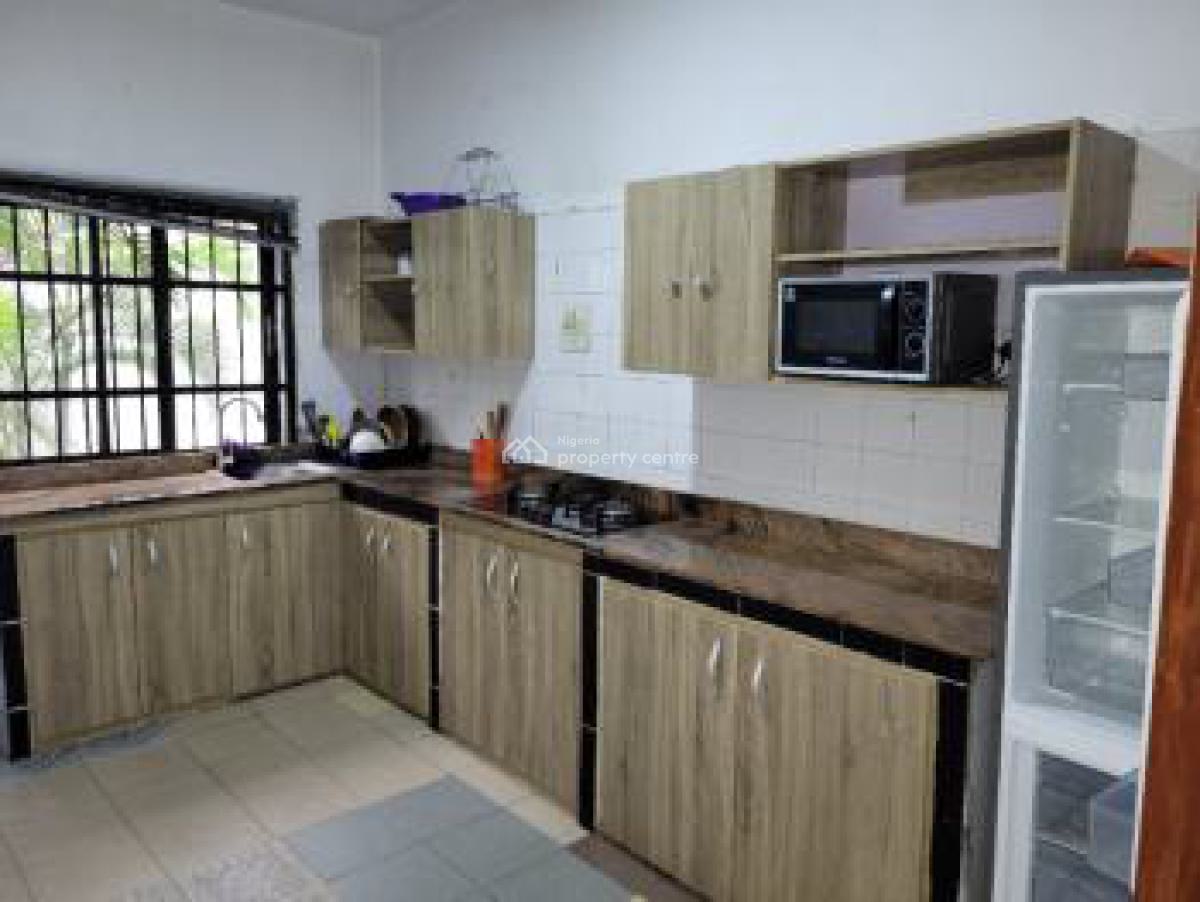 Beautiful 3 Bedrooms Apartment, Gra Phase 2, Magodo, Lagos, Flat / Apartment Short Let