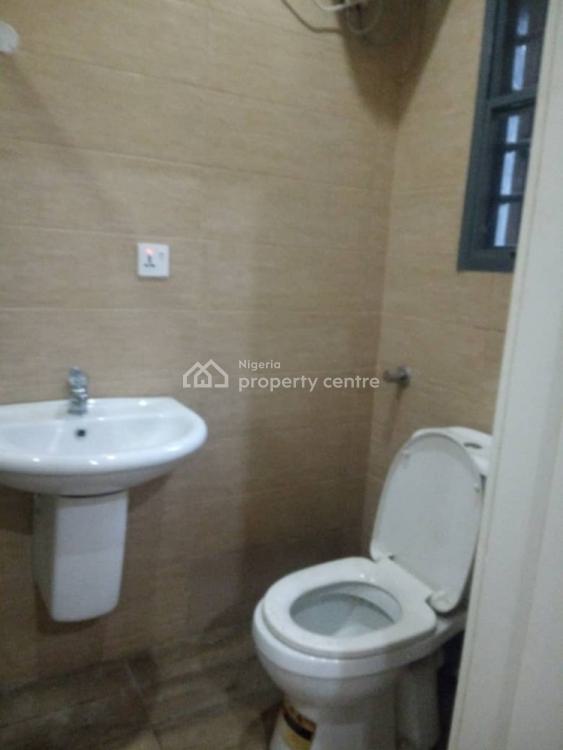 Lovely 3 Bedroom Flat Inside an Estate, Anthony, Maryland, Lagos, Flat / Apartment for Rent