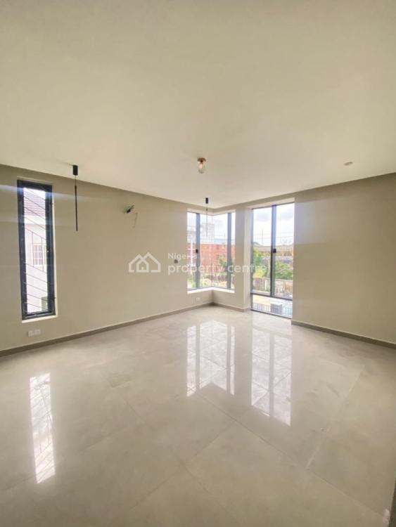 For Sale Magnificently 3 Bedroom Apartment With Communal Pool,jacuzzi