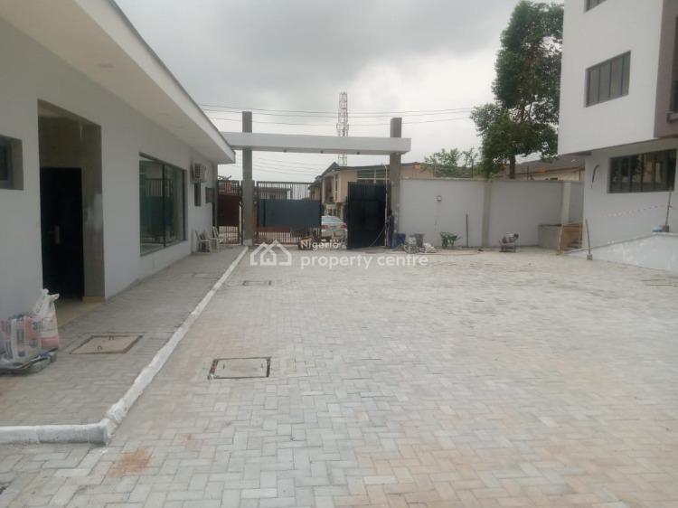 For Sale 3 Bedroom Condominium, GRA, Ogudu, Lagos 3 Beds, 3 Baths