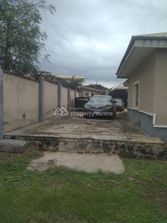 For Sale A Five Bedroom Bungalow With Six Toilets And Othe Necessary