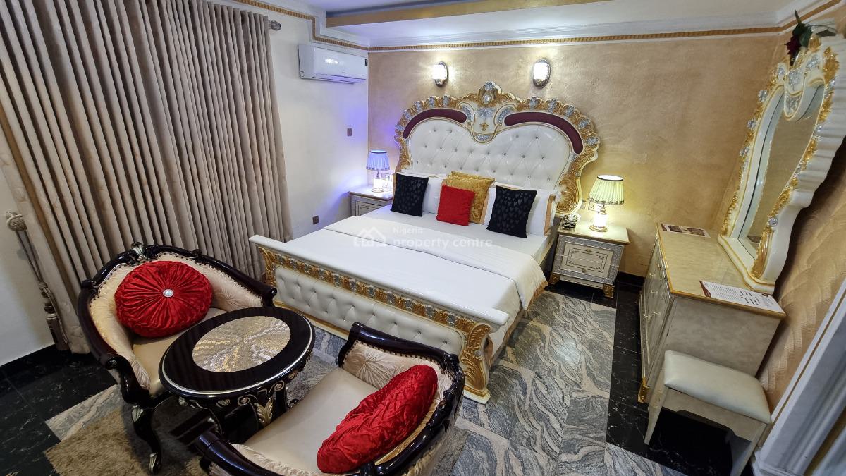 Golden Presidential Suite ( Room 8), 22, Sule Abuka Street, Opebi, Ikeja, Lagos, Flat / Apartment Short Let