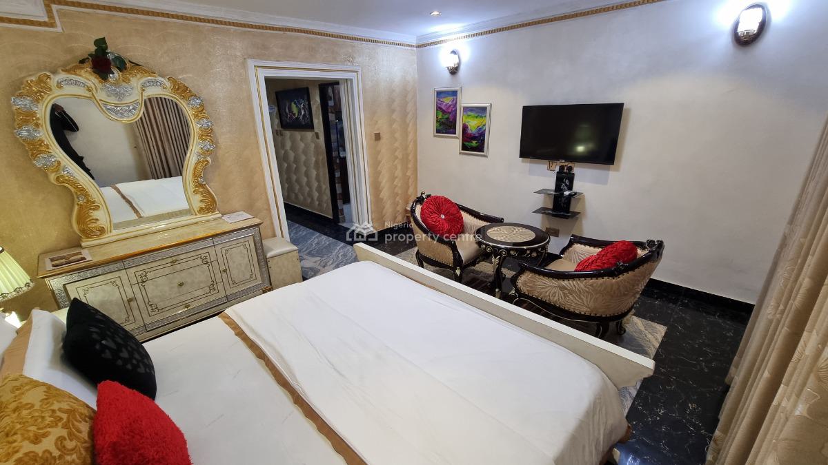 Golden Presidential Suite ( Room 8), 22, Sule Abuka Street, Opebi, Ikeja, Lagos, Flat / Apartment Short Let