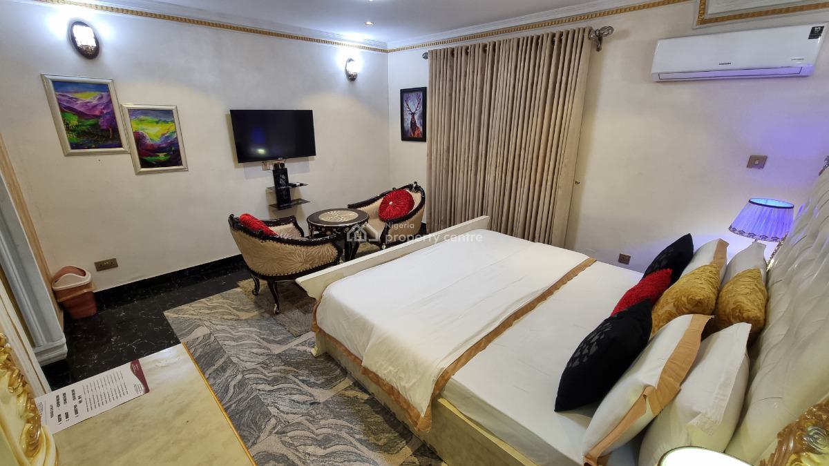 Golden Presidential Suite ( Room 8), 22, Sule Abuka Street, Opebi, Ikeja, Lagos, Flat / Apartment Short Let