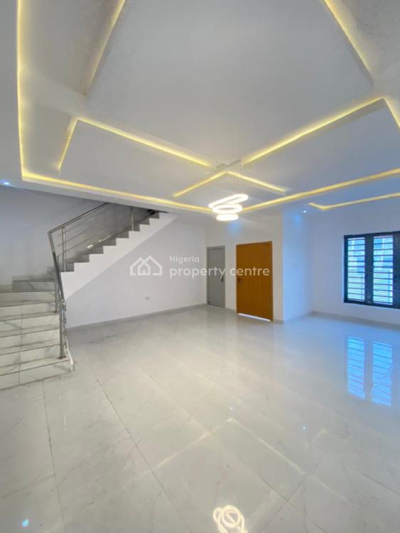 For Sale 6 Bedroom Terrace, Toll Gate, Lekki, Lagos 6 Beds, 6 Baths