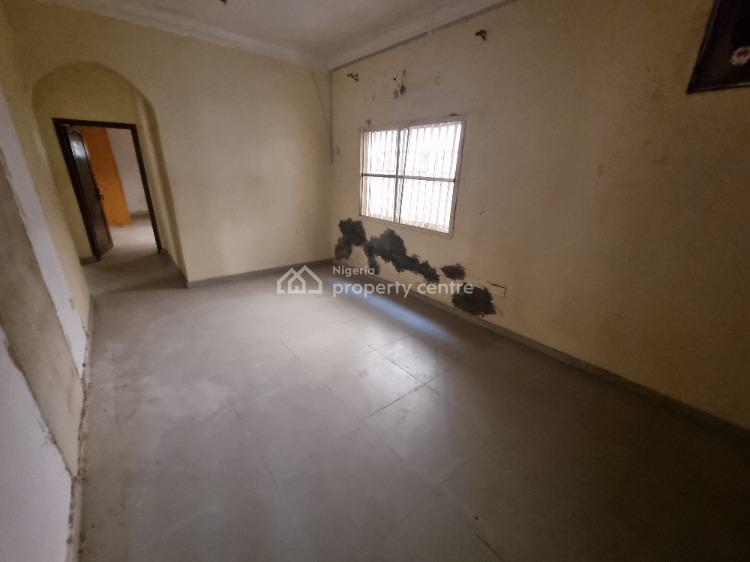 100 Sqm 3 Bedroom + Bq Flat, Lekki Phase 1, Lekki, Lagos, Flat / Apartment for Rent