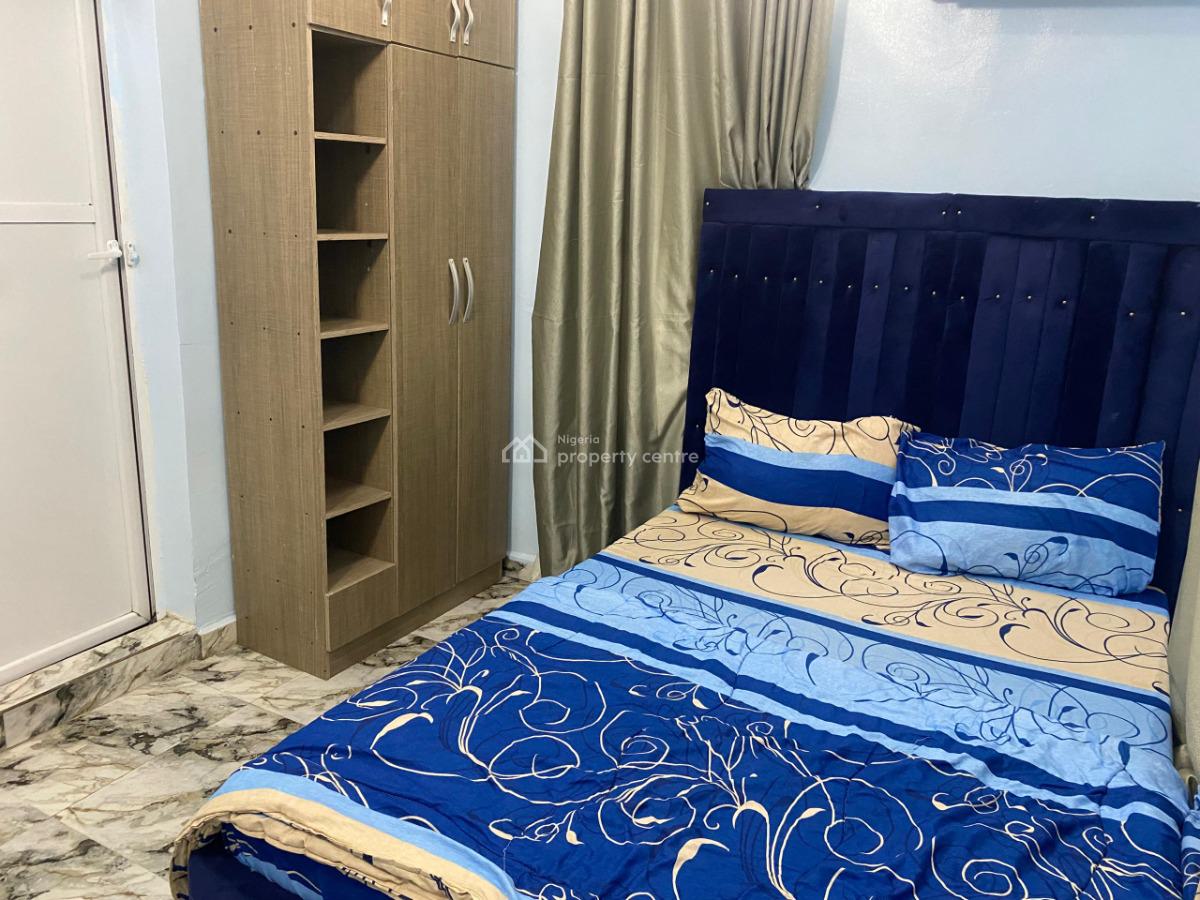 Live By The Water, 2 Bedrooms Apartment, 24 Hours Power + Fast Wi-fi, Lakeview Estate Phase 2, Amuwo Odofin, Lagos, Flat / Apartment Short Let