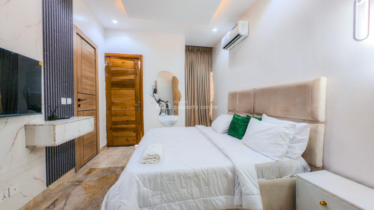 Three Bedrooms Apartment ( Parties Allowed), Off Freedom Way, Lekki Phase 1, Lekki, Lagos, Flat / Apartment Short Let