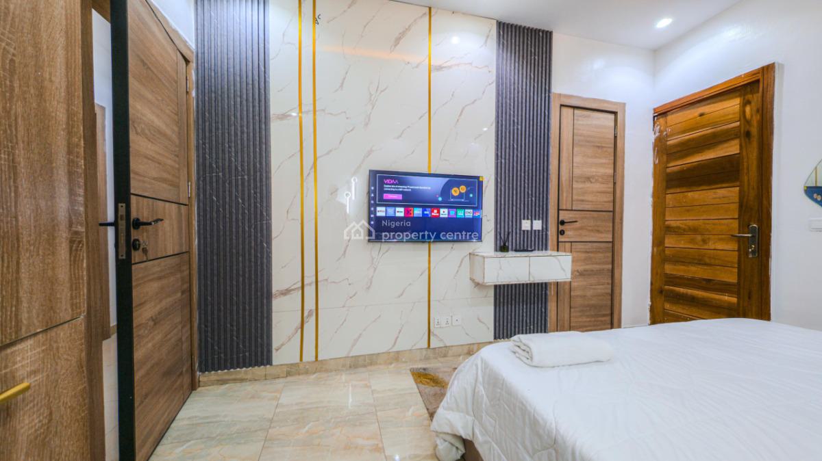 Three Bedrooms Apartment ( Parties Allowed), Off Freedom Way, Lekki Phase 1, Lekki, Lagos, Flat / Apartment Short Let
