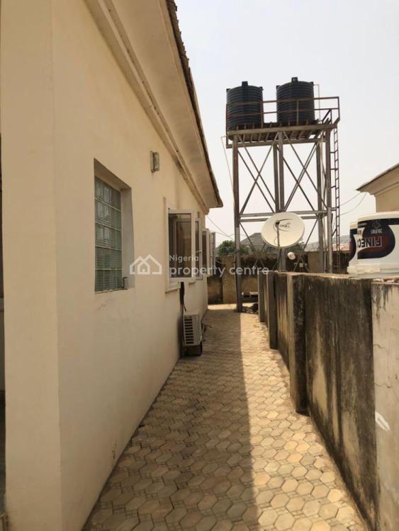 For Sale 3 Bedroom Tastefully Finished With Pop, Gidan Daya Estate