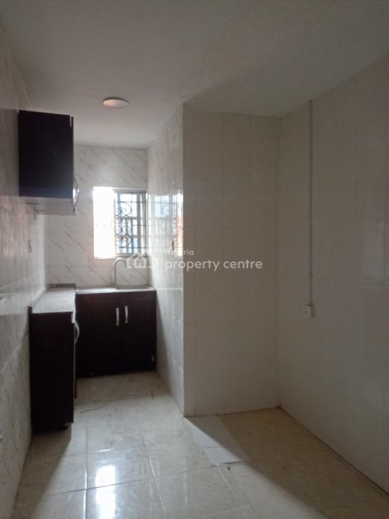 2 Bedrooms Apartment, Teniola Bolando Near Sanya Ijeshatedo, Surulere, Lagos, Flat / Apartment for Rent